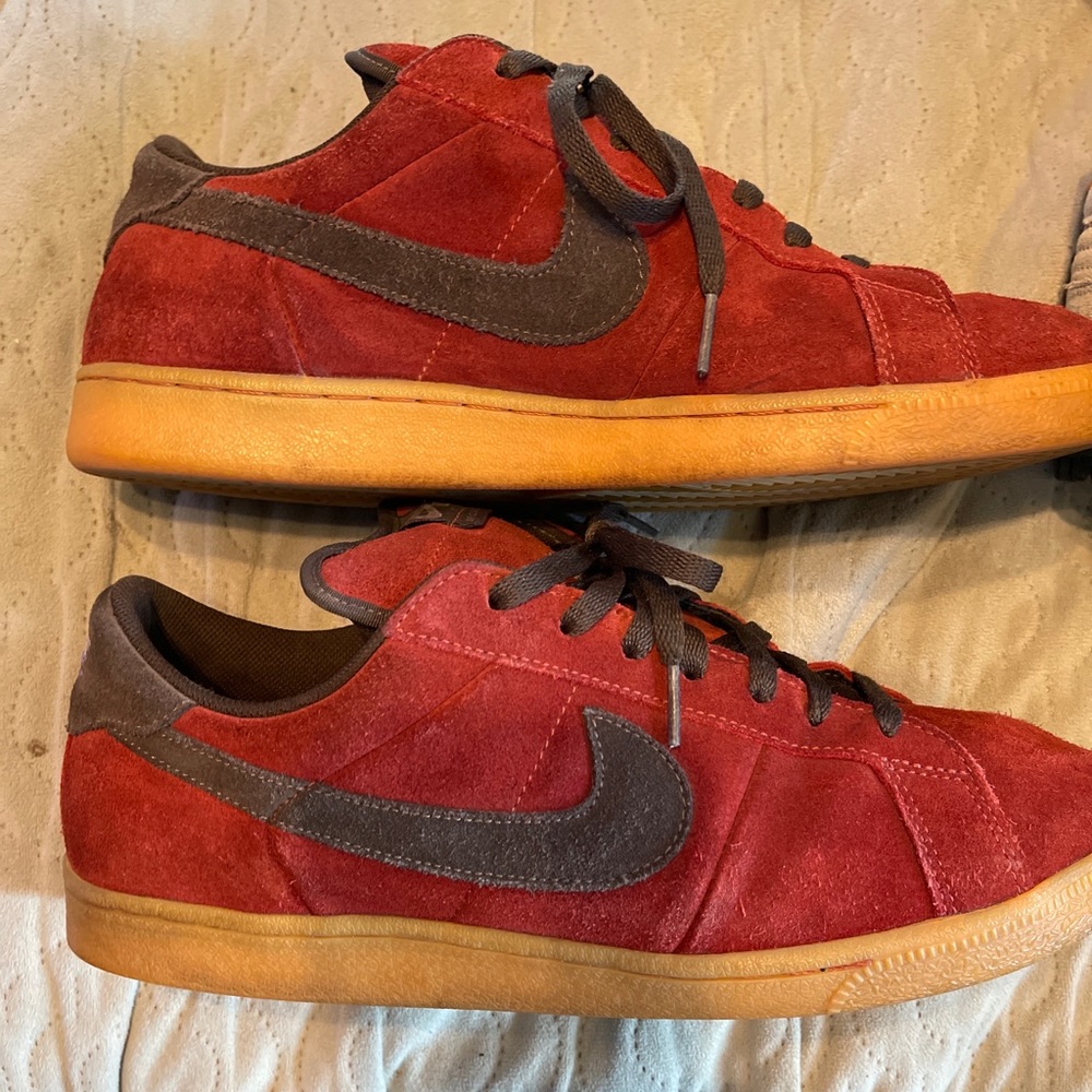 Nike air classic sb maroon with. Lack swoosh